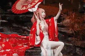 cos：王者荣耀 公孙离惊鸿舞“红叶最多情，一舞寄相思”图片