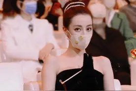 迪丽热巴赫本风造型似人间尤物，气质被狂赞，网友：恭迎公主殿下图片