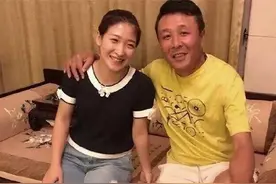 国乒队获大奖！王楠夫妇太慷慨，人手一套别墅，刘诗雯专程来领房图片