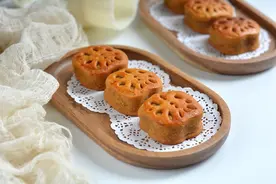 中秋节经典莲蓉月饼，连玩带吃做几块，好吃不费事，节味儿有了图片