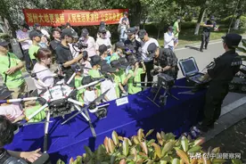 萌娃“探秘”警营 体验“警”彩生活图片