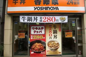 曾为一碗饭，顾客怒捐200万！被男人捧了120年的网红店，跌落神坛图片