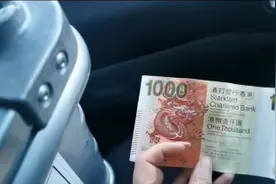 赵本山给小辈发压岁钱，随手发千元港币太豪！晒合影透露身体状况图片