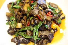 平均每年有1000多人为此中毒，为啥云南人还是如此爱吃野生菌？图片