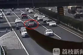 匝道口连续变道 只为赶时间回去扫墓 面临550元罚款记6分处罚图片