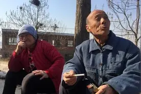 “你要是敢找女人结婚，我打断你双腿！”李大伯的愤怒对不对？图片