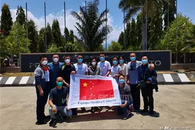 大爱无疆！主动请缨参与援外，内江70后医生戴着党徽出征图片