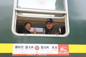 这趟开往“春天”里的列车，很暖~图片