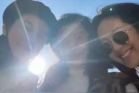 五朵金花！黄翠如晒和五妹出海照，蓝带厨师三妹将嫁音乐人黄靖图片