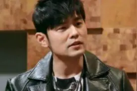 周杰伦自曝幼时学琴经历：曾经被妈妈逼着练琴，成名后感谢妈妈！图片