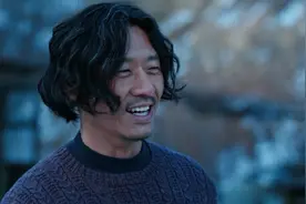 《双探》：惨遭灭门，他踏上复仇路，变身屠夫，他人狠话不多图片
