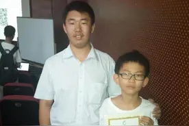 当年"最牛小学生"，因不想写作业黑掉学校网站，如今咋样了？图片