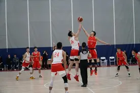 青春风暴！U18国青男篮热身赛迎战北体男篮图片