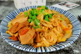 不出门没食材，教你做焖面，简单又有营养，一整锅吃得汤都不剩图片