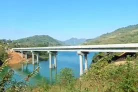 南丹吾隘至东兰公路建成通车，沿线结束船渡历史！图片