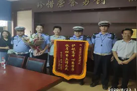 优秀！西安那位忘带身份证考生被清华录取啦！返回为当时送证交警送锦旗图片