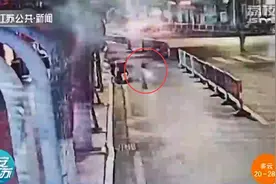 南京：4岁萌娃凌晨独自出门“买玩具”暖心民警机智领回家图片
