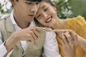 吴倩被拍带娃与母亲聚餐，疑似隐婚生女，网传孩子父亲为张雨剑图片