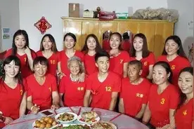 夫妻俩连生11个女儿才如愿生儿子，现在生活靠"啃女"，令人唏嘘图片