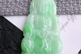 天然翡翠A货，飘阳绿观音吊坠图片