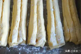 教你做速冻油条，改良做法更简单家常，蓬松暄软，早餐只要几分钟图片
