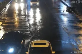 点赞！雨夜母女骑车不慎摔倒，龙岩这几位市民挺身而出相助图片