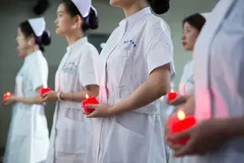 南丁格尔小姐姐图片