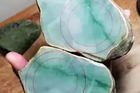 原石上这么灵动的色带做成的翡翠手镯是什么效果？图片