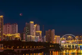 绝美亮相！昨晚，“超级月亮”与“月全食”现身赣州夜空图片