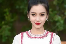 Baby吞拳头算什么，她的操作才真正令人难以想象图片