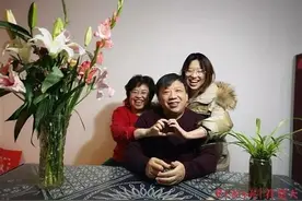 河南"学霸家庭"：女儿保研北大，49岁父亲自学8个月通过法考，母亲跨考CPA！图片