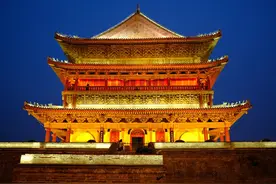 西安鼓楼是中国所存最大的鼓楼之一，位于西安市中心图片