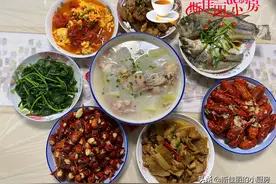 回婆家吃饭，婆婆做了满满一大桌，朋友圈火了，网友：中国好婆婆图片