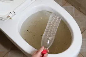 马桶一旦堵住了，只需用一个塑料瓶，马桶1分钟疏通省下上百元视频封面