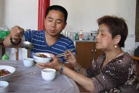“老妻少夫”的生活，真的会幸福吗？听听4个过来人的大实话图片
