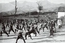 1945年，马步芳老巢发生兵变，主谋是马家军百年死敌，哥老会图片