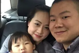 糟糠之妻不可弃，走红后的他，依然对妻子呵护有加图片
