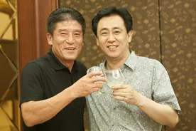 许家印：恒大濒临破产时，我陪香港富豪打牌，他们给我投5亿美金图片