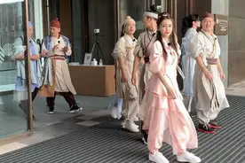 组图：跑男路透Baby穿粉嫩古装似大家闺秀 胡可白衣飘飘仙气足图片