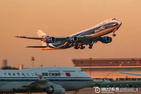 国航一架看似普通的747曾为4位领导人提供过专机服务图片