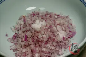 夏天要多吃洋葱，教你新做法，比红烧肉还香，不仅营养还特别解馋图片