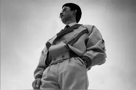 90年代初，城市街头时髦男女跳迪斯科图片