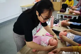 免费培训！免费领证！免费食宿！姐妹们涨工资的机会来了图片