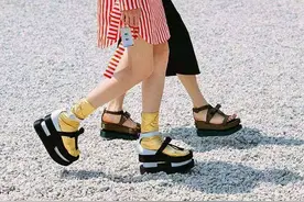 女人夏天穿裙子时，要记住这3个“不要”！会显得你很“土气”图片