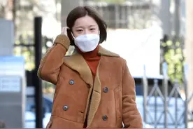 除了羽绒服，韩国歌手Ben如何穿御寒保暖的皮毛一体凹造型图片