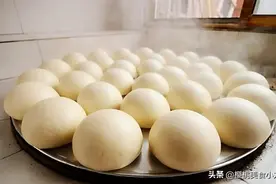 蒸馒头发面时，大厨教你多加一点“它”馒头又香又软还好吃图片