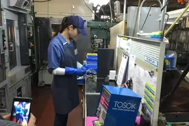 驻外很辛苦，漫漫回家路图片
