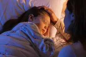 孩子的“睡姿”和性格有关，如果你家孩子是第二种，就要多注意了图片