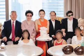 黎姿晒一家八口庆50岁生日，老公马廷强罕出镜，三代同堂超幸福图片