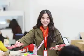 那些在明星身边工作的女孩，真的幸福吗？图片
